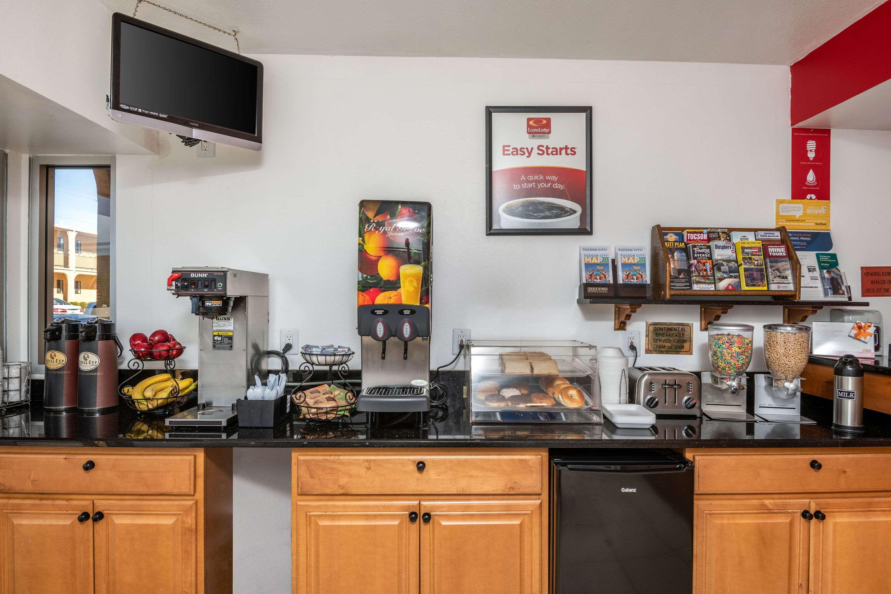 Econo Lodge University Тусон Екстериор снимка