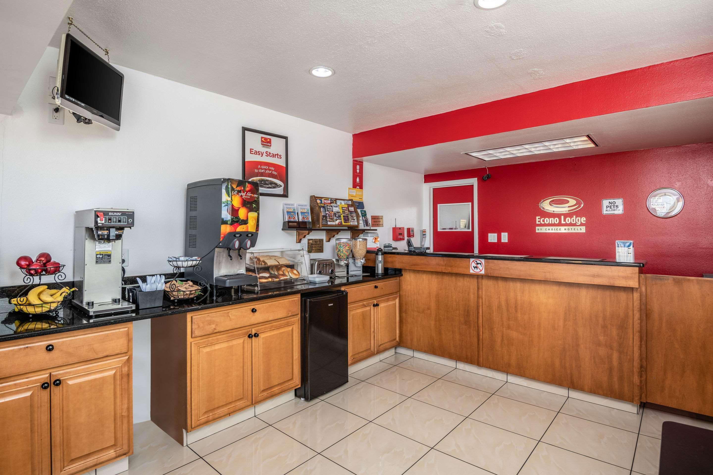 Econo Lodge University Тусон Екстериор снимка