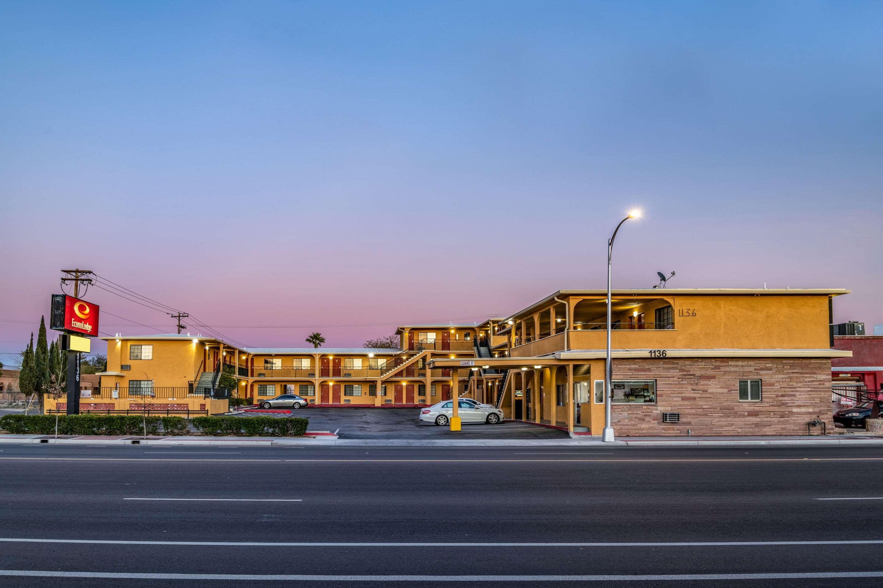 Econo Lodge University Тусон Екстериор снимка