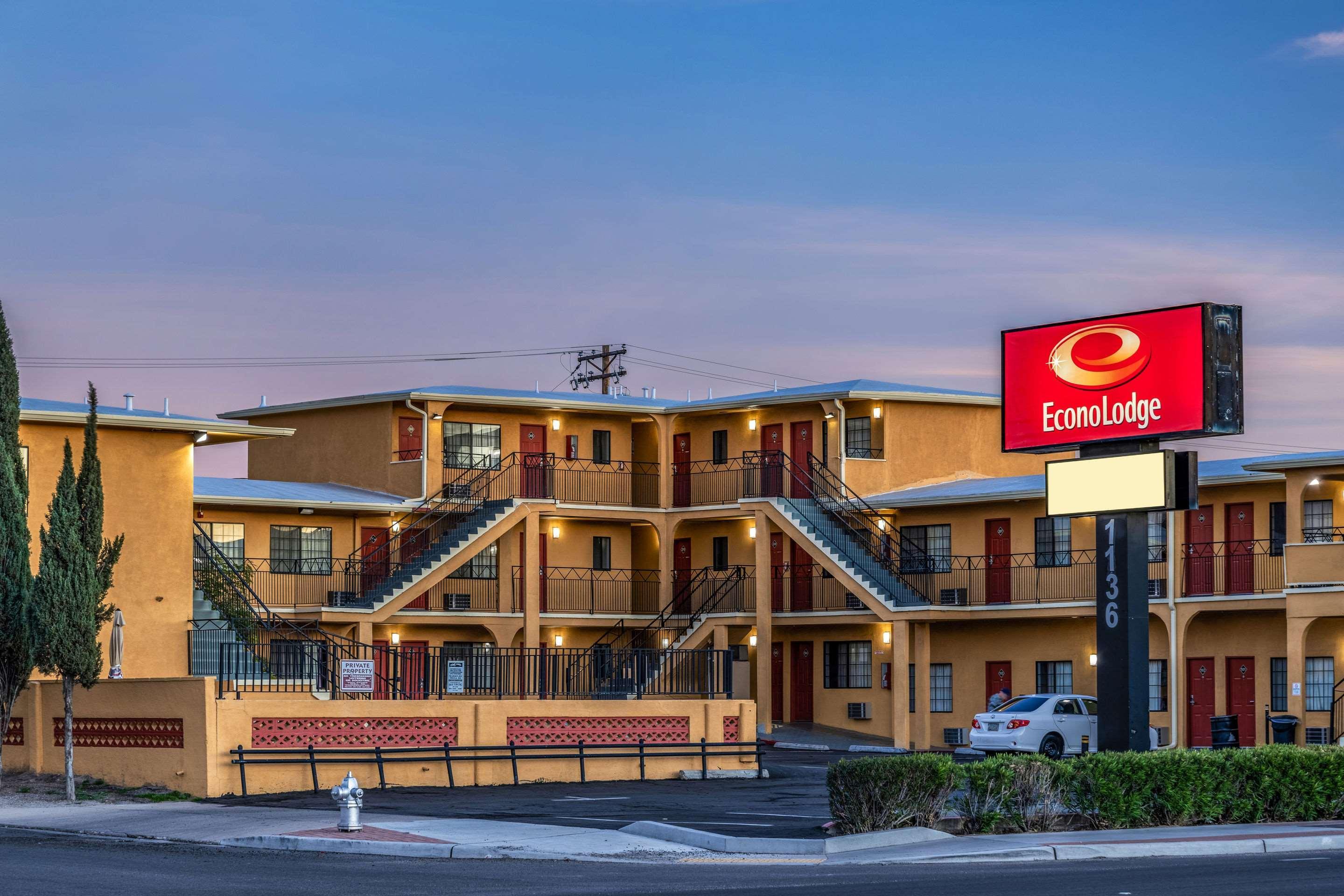 Econo Lodge University Тусон Екстериор снимка
