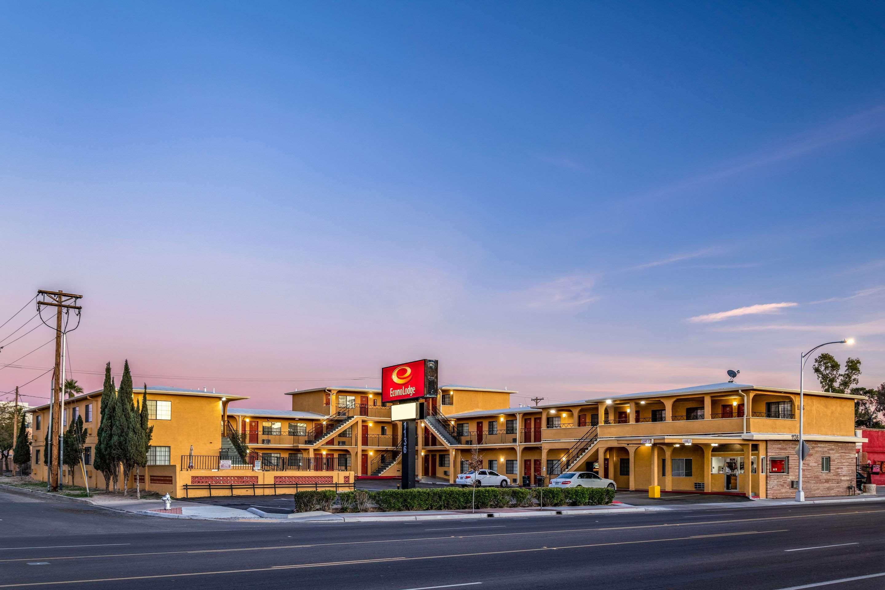 Econo Lodge University Тусон Екстериор снимка