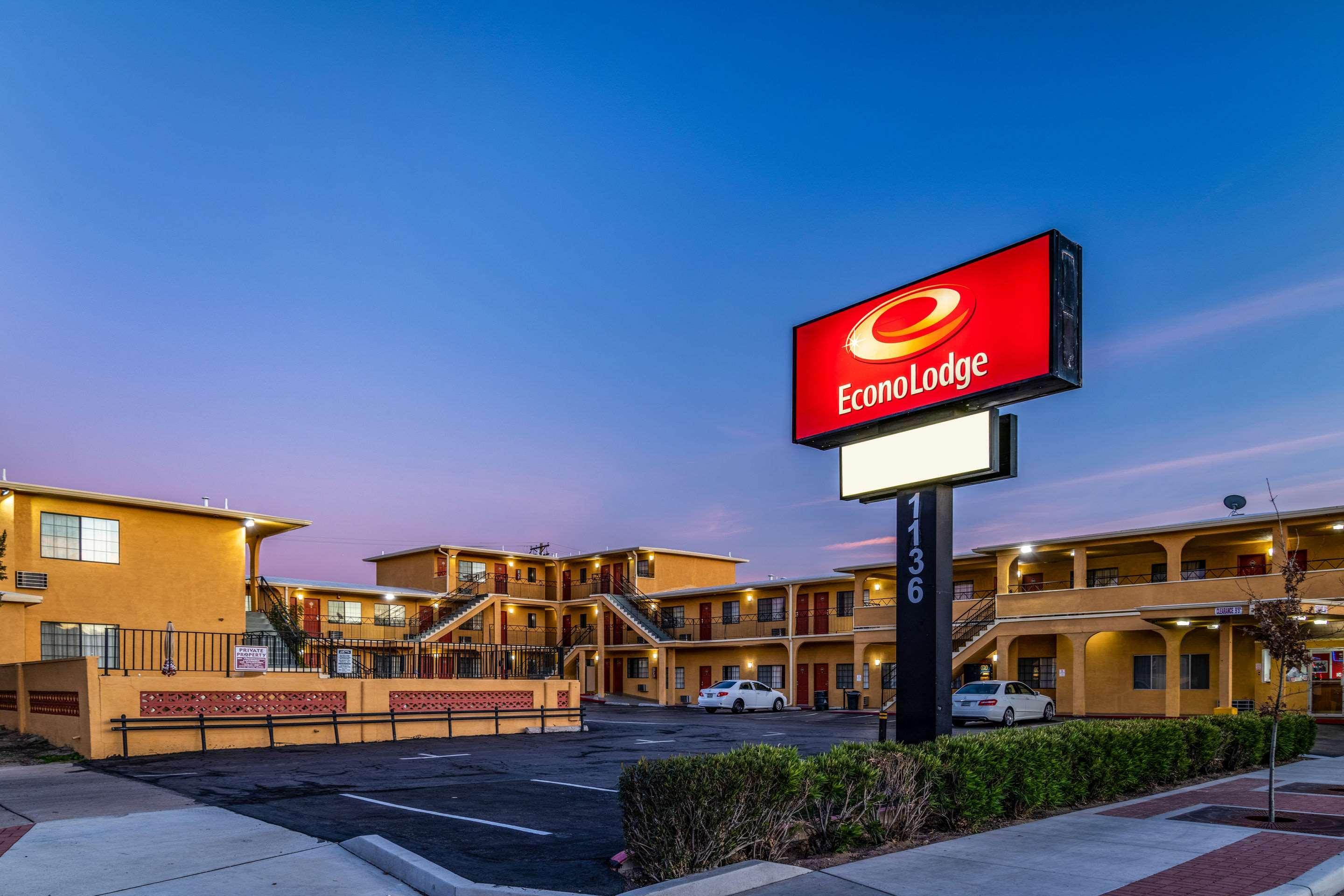 Econo Lodge University Тусон Екстериор снимка